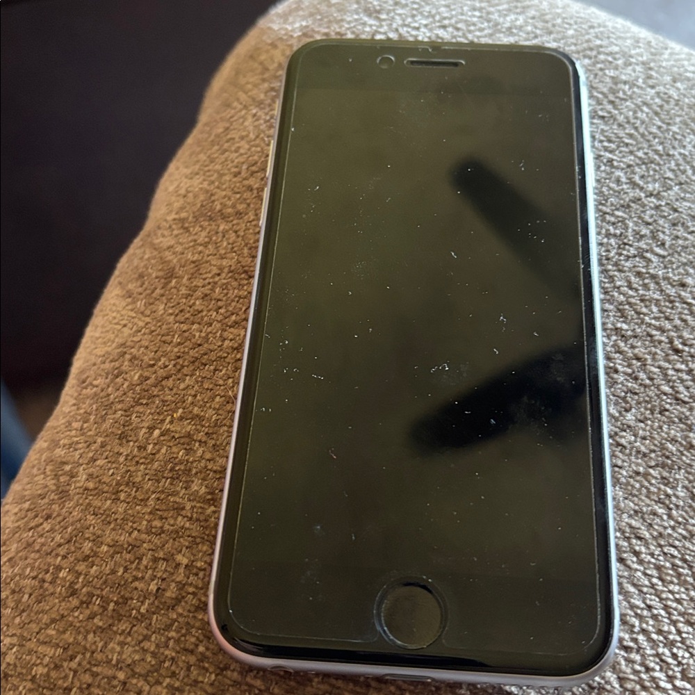 Apple 6 s iPhone . Won’t start up. Good for parts